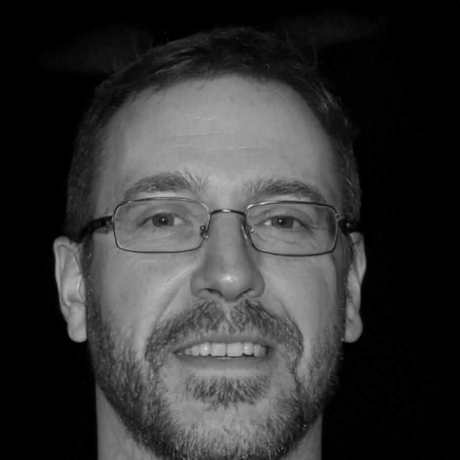 Retrato profesional de Emiliano Torregrosa